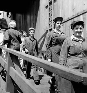 Female Shipyard Workers, Vancouver 1943. Photographer: Joseph Gibson. National Film Board of Canada. Image courtesy of Library and Archives Canada.